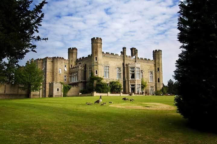 Cave Castle Hotel South Cave Exterior photo